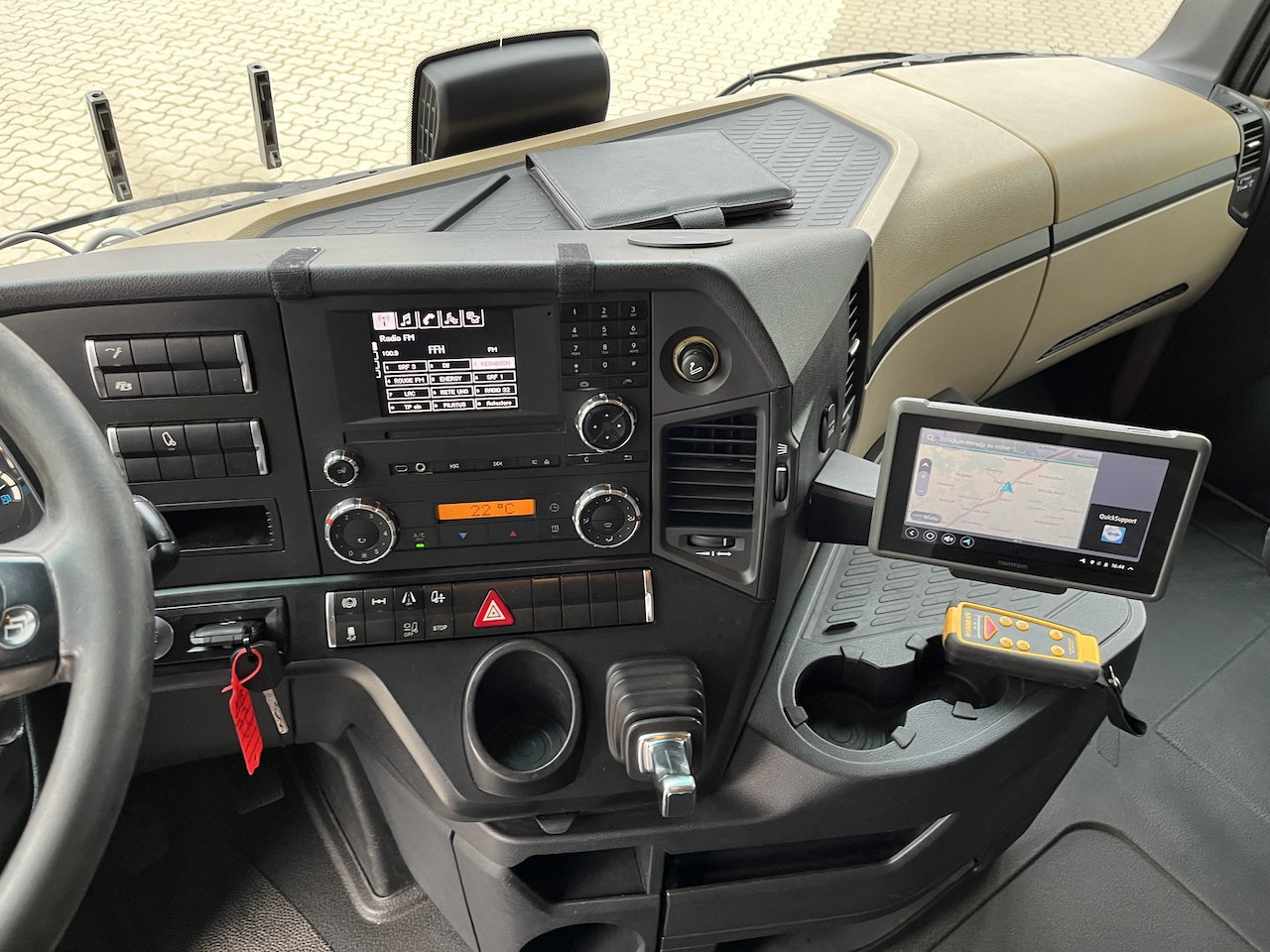 Mercedes-Benz 1842 4x2 LBW Kühlung - Грузовик с закрытым кузовом: фото 2 Mercedes-Benz 1842 4x2 LBW Kühlung - Грузовик с закрытым кузовом: фото 2