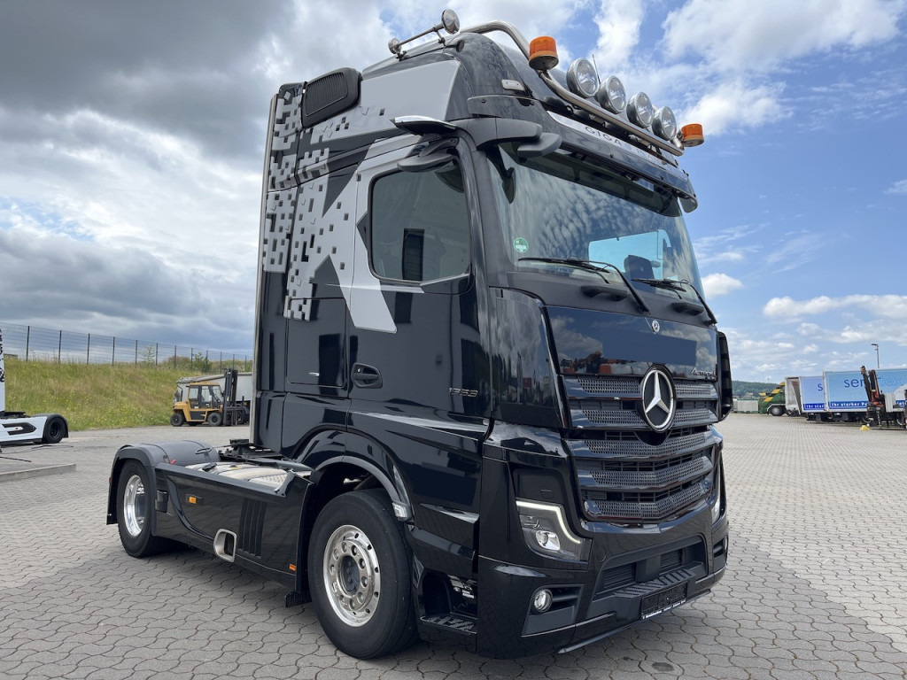 Mercedes-Benz Actros 1853 4x2 Gigaspace Sitzecke StyleLine - Тягач: фото 5 Mercedes-Benz Actros 1853 4x2 Gigaspace Sitzecke StyleLine - Тягач: фото 5