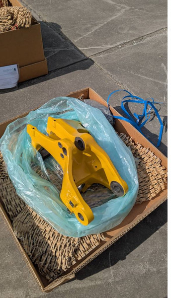 Komatsu PC26MR-3 BRACKET 22K-70-21411 - Рама/ Шасси для Строительной техники: фото 1 Komatsu PC26MR-3 BRACKET 22K-70-21411 - Рама/ Шасси для Строительной техники: фото 1