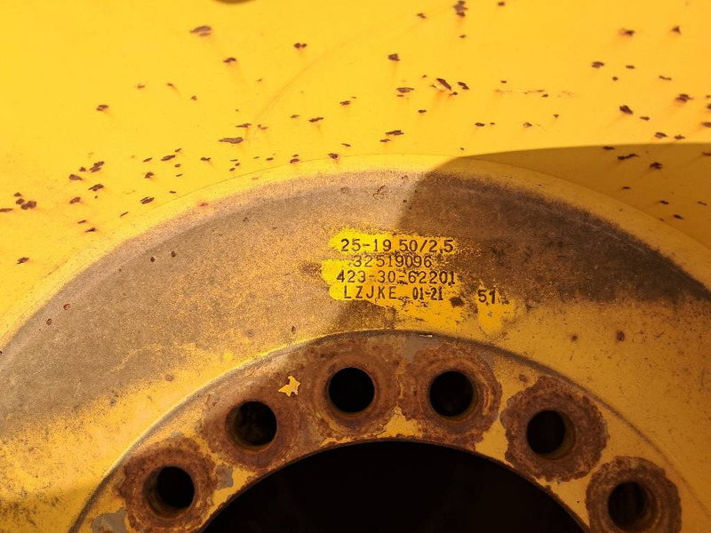 Komatsu WA380 4x RIM ASSY 423-30-62201 - Шины и диски для Строительной техники: фото 3 Komatsu WA380 4x RIM ASSY 423-30-62201 - Шины и диски для Строительной техники: фото 3