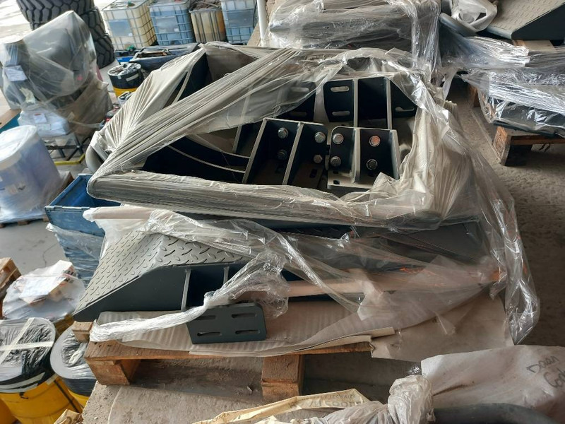 Komatsu PW158-11 MUDGUARDS - Навесное оборудование для Строительной техники: фото 2 Komatsu PW158-11 MUDGUARDS - Навесное оборудование для Строительной техники: фото 2