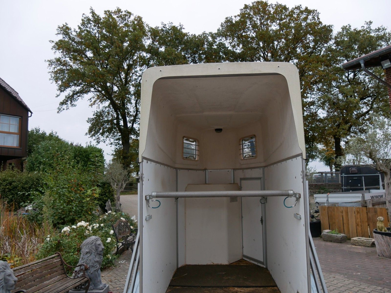 Blomert 1,5 Pferde Holz Poly - Прицеп для перевозки животных: фото 4 Blomert 1,5 Pferde Holz Poly - Прицеп для перевозки животных: фото 4