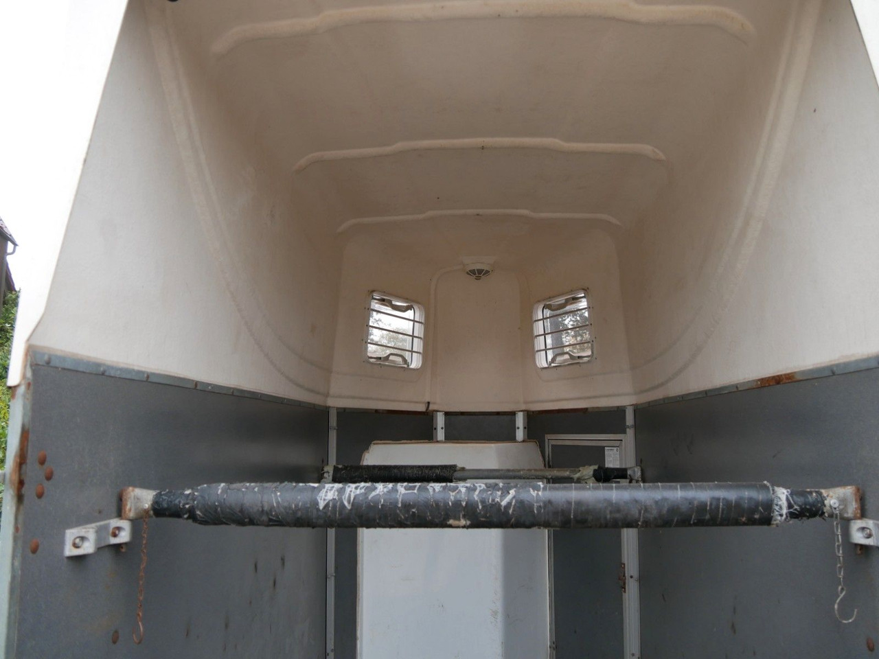 Blomert 1,5 Pferde mit Sattelkammer - Прицеп для перевозки животных: фото 5 Blomert 1,5 Pferde mit Sattelkammer - Прицеп для перевозки животных: фото 5