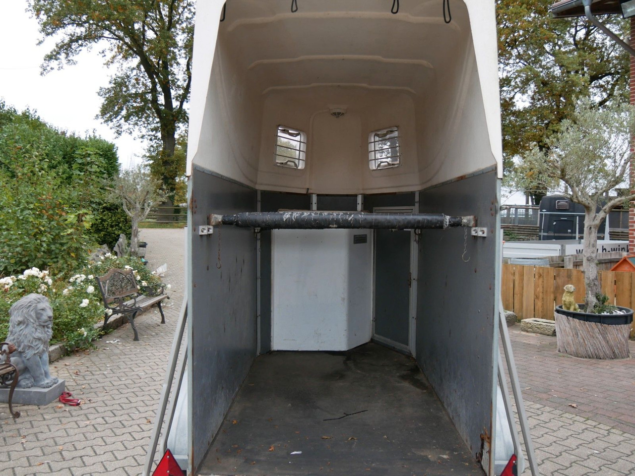 Blomert 1,5 Pferde mit Sattelkammer - Прицеп для перевозки животных: фото 3 Blomert 1,5 Pferde mit Sattelkammer - Прицеп для перевозки животных: фото 3