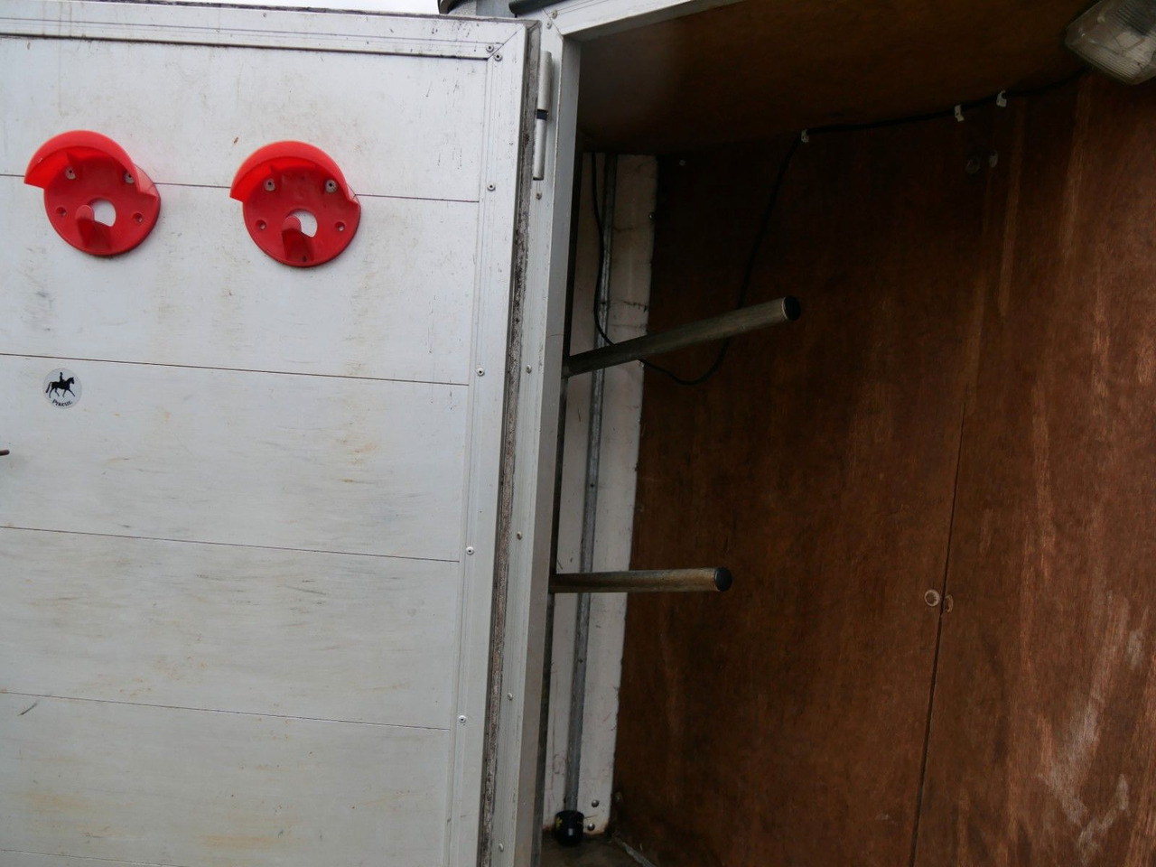 Böckmann Alu 2 Pferde mit Sattelkammer - Прицеп для перевозки животных: фото 3 Böckmann Alu 2 Pferde mit Sattelkammer - Прицеп для перевозки животных: фото 3