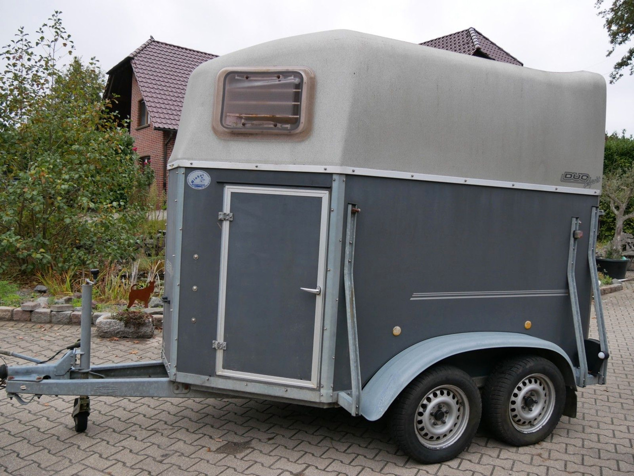 Böckmann Duo Esprit mit Sattelkammer - Прицеп для перевозки животных: фото 1 Böckmann Duo Esprit mit Sattelkammer - Прицеп для перевозки животных: фото 1