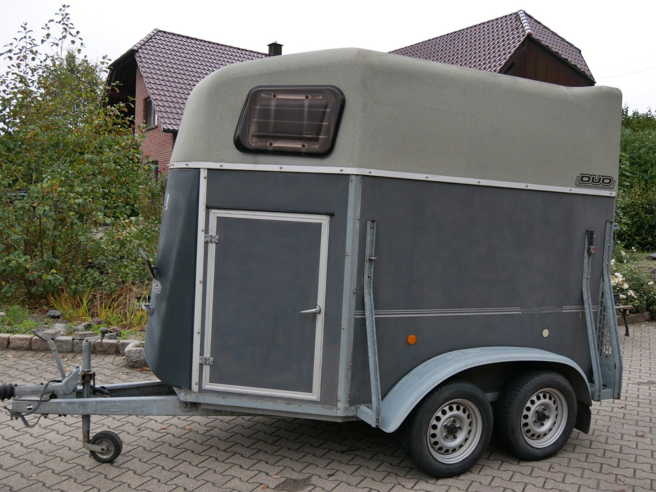 Böckmann Duo mit Sattelkammer - Прицеп для перевозки животных: фото 1 Böckmann Duo mit Sattelkammer - Прицеп для перевозки животных: фото 1