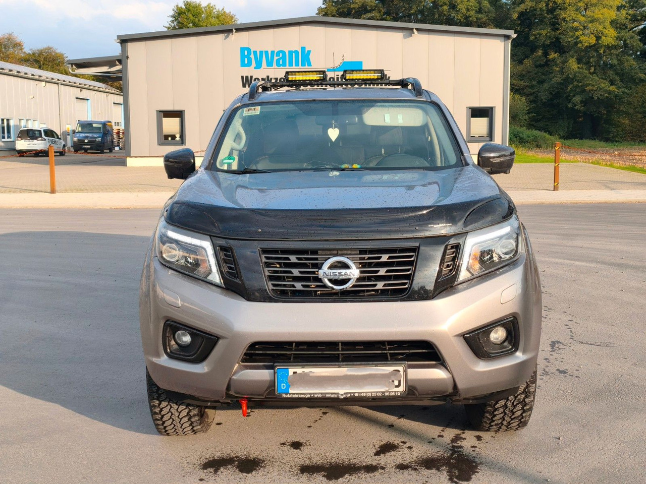 Nissan Navara NP300 N-Guard Double Cab 4x4 - Внедорожник: фото 2 Nissan Navara NP300 N-Guard Double Cab 4x4 - Внедорожник: фото 2