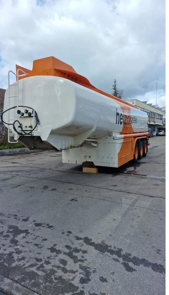 Schwelmer Eisenwerk TSA Diesel Heizöl 6 Kammern 35.5 m³ Zählwerk TKZ A TSA Diesel Heizöl 6 Kammern 35.5 m³ Zählwerk TKZ ABS - Полуприцеп-цистерна: фото 3 Schwelmer Eisenwerk TSA Diesel Heizöl 6 Kammern 35.5 m³ Zählwerk TKZ A TSA Diesel Heizöl 6 Kammern 35.5 m³ Zählwerk TKZ ABS - Полуприцеп-цистерна: фото 3