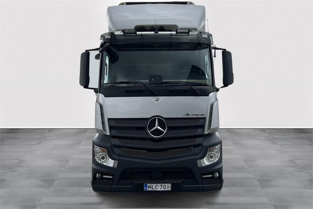 Mercedes-Benz ACTROS 2551 6X2 FRC 06/2027 - Изотермический грузовик: фото 2 Mercedes-Benz ACTROS 2551 6X2 FRC 06/2027 - Изотермический грузовик: фото 2