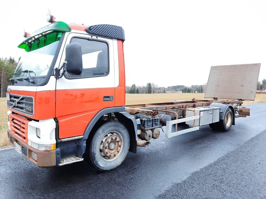 Volvo FM12 - Грузовик-контейнеровоз/ Сменный кузов: фото 1 Volvo FM12 - Грузовик-контейнеровоз/ Сменный кузов: фото 1