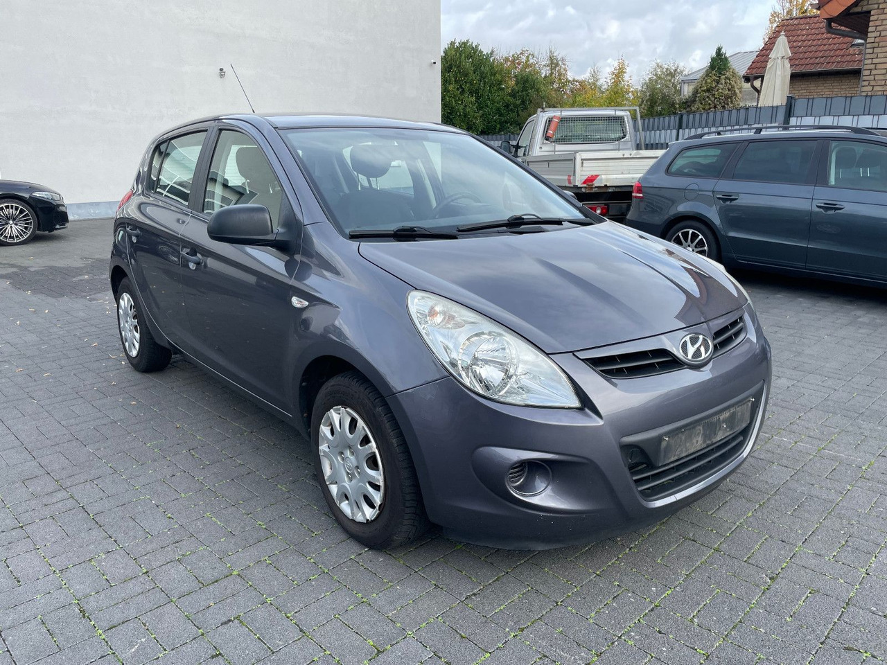 Hyundai i20 TÜV 11-2027 - Седан: фото 1 Hyundai i20 TÜV 11-2027 - Седан: фото 1