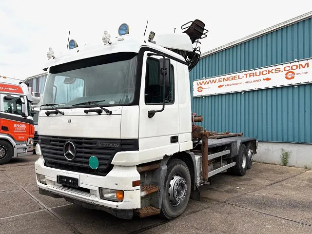Mercedes-Benz Actros 2540 L 6x2 MP1 WITH V-CRANE & HOOK-ARM SYSTEM (EPS WITH CLUTCH (3 PEDALS) / REDUCTION AXLE / STEEL-/AIR SUSPENSION / P.T. - Крюковой мультилифт, Автоманипулятор: фото 1 Mercedes-Benz Actros 2540 L 6x2 MP1 WITH V-CRANE & HOOK-ARM SYSTEM (EPS WITH CLUTCH (3 PEDALS) / REDUCTION AXLE / STEEL-/AIR SUSPENSION / P.T. - Крюковой мультилифт, Автоманипулятор: фото 1