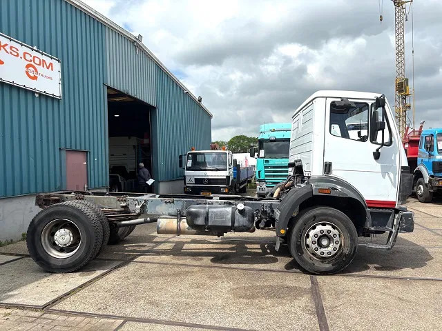 Mercedes-Benz SK 1824 4x2 FULL STEEL SUSPENSION CHASSIS (MANUAL GEARBOX / REDUCTION AXLE / FULL STEEL SUSPENSION) - Грузовик-шасси: фото 4 Mercedes-Benz SK 1824 4x2 FULL STEEL SUSPENSION CHASSIS (MANUAL GEARBOX / REDUCTION AXLE / FULL STEEL SUSPENSION) - Грузовик-шасси: фото 4