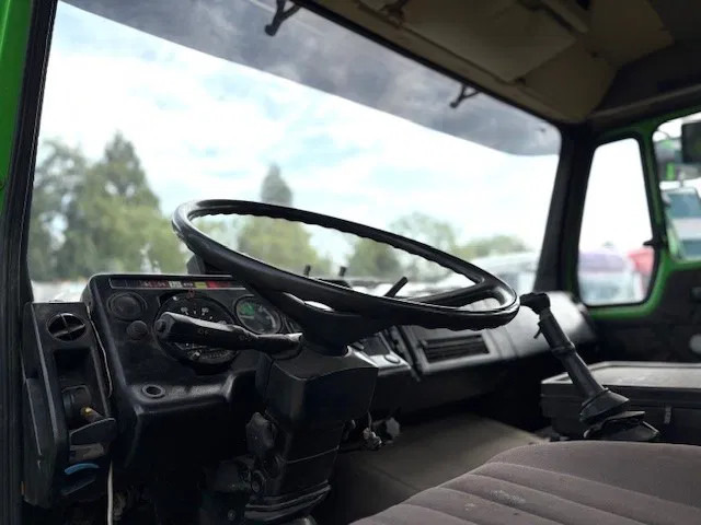 Грузовик-шасси Mercedes-Benz SK 3335K 8x4 FULL STEEL CHASSIS (ZF16 MANUAL GEARBOX / RETARDER / FULL STEEL SUSPENSION / REDUCTION AXLES): фото 9