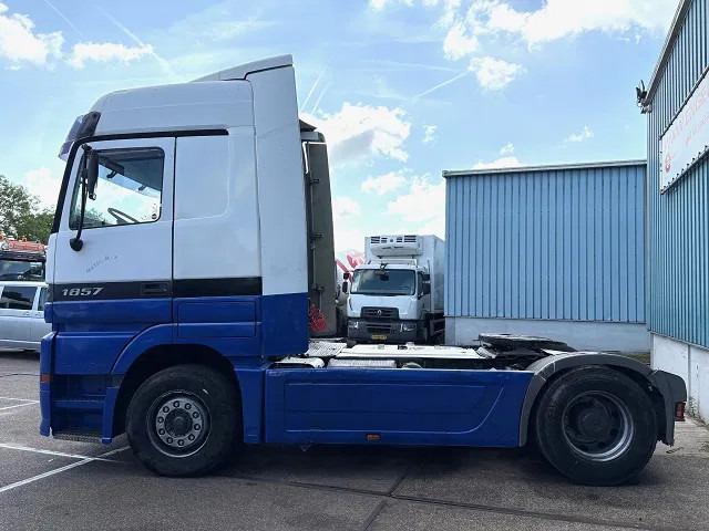 Mercedes-Benz Actros 1857 LS (MP1) MEGASPACE (EPS WITH CLUTCH (3-PEDALS) / RETARDER / REDUCTION AXLE / AIRCONDITIONING) - Тягач: фото 5 Mercedes-Benz Actros 1857 LS (MP1) MEGASPACE (EPS WITH CLUTCH (3-PEDALS) / RETARDER / REDUCTION AXLE / AIRCONDITIONING) - Тягач: фото 5