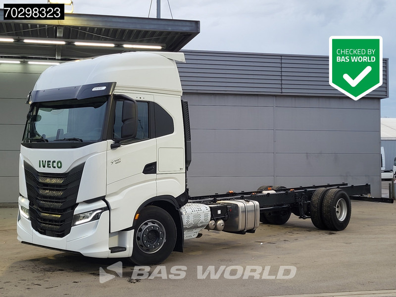 Iveco S-Way 420 4X2 NEW! Chassis, Automatic Standklima 2xTanks Euro 6 - Грузовик-шасси: фото 1 Iveco S-Way 420 4X2 NEW! Chassis, Automatic Standklima 2xTanks Euro 6 - Грузовик-шасси: фото 1
