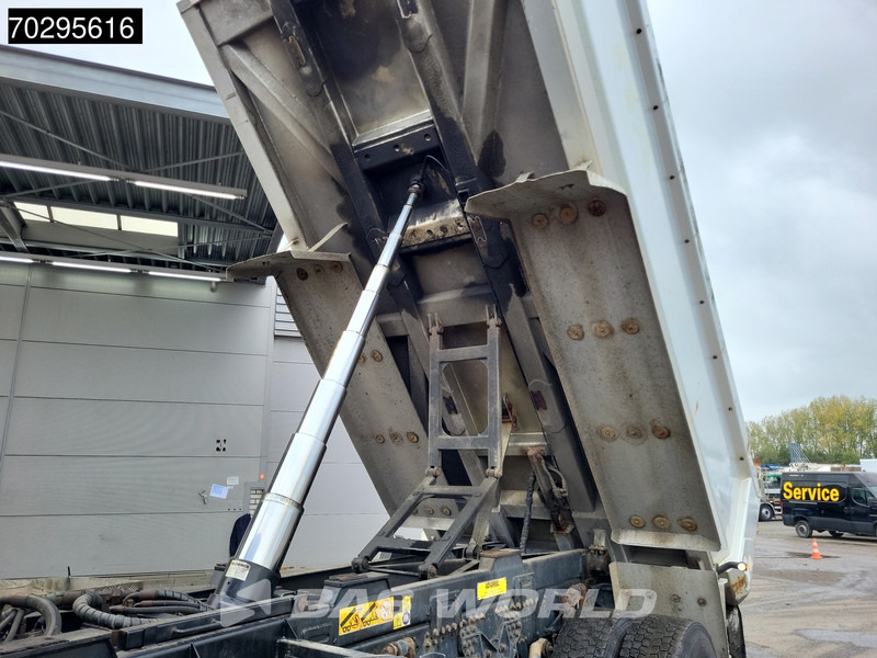 MAN TGX 26.560 TGX 6X4 Retarder 11m3 Istrail Tipper Big-Axle Automatic Xenon Navi Euro 6 - Самосвал: фото 3 MAN TGX 26.560 TGX 6X4 Retarder 11m3 Istrail Tipper Big-Axle Automatic Xenon Navi Euro 6 - Самосвал: фото 3