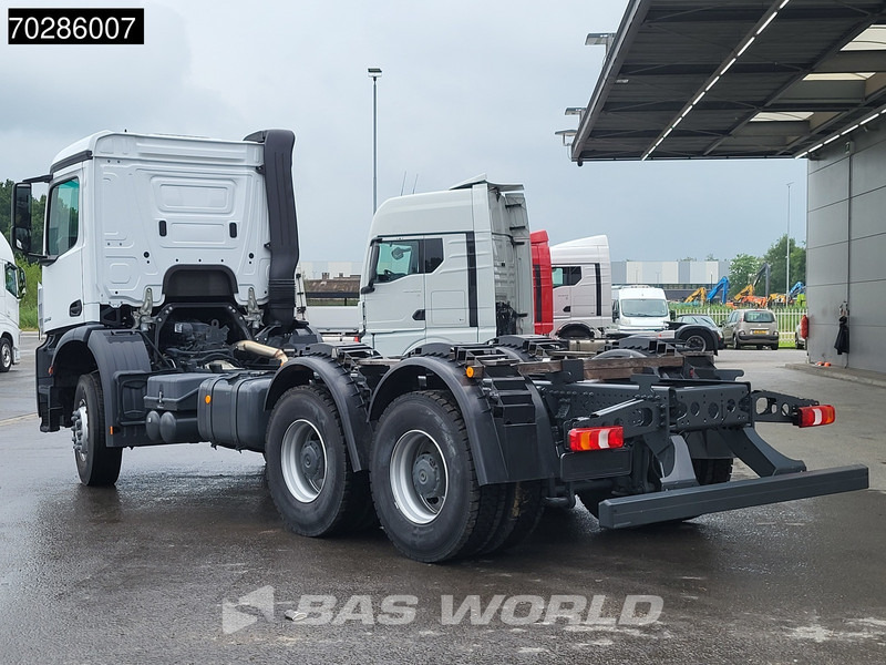Mercedes-Benz Arocs 3342 6X4 NEW 6x4 chassis Big-Axle Automatic Steel suspension Euro 3 - Грузовик-шасси: фото 2 Mercedes-Benz Arocs 3342 6X4 NEW 6x4 chassis Big-Axle Automatic Steel suspension Euro 3 - Грузовик-шасси: фото 2