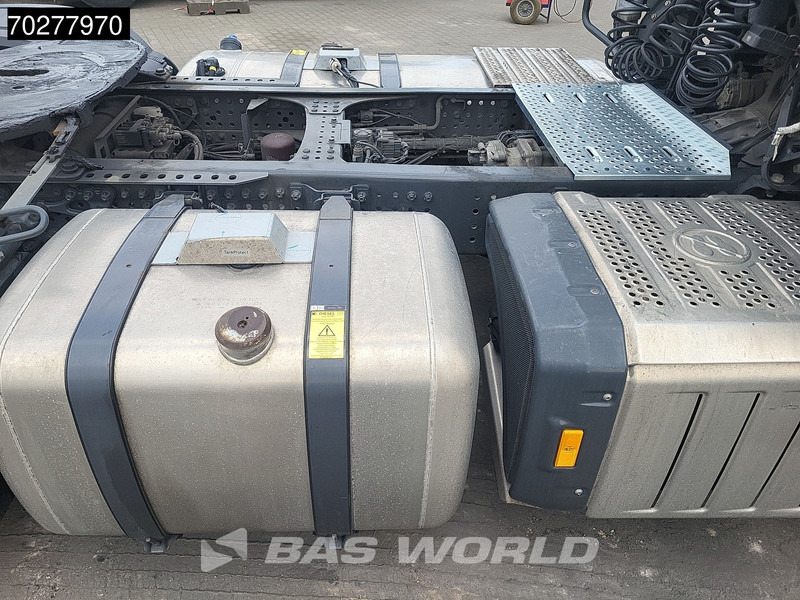 Тягач Mercedes-Benz Actros 1851 Actros 4X2 BigSpace 2x Tanks: фото 14
