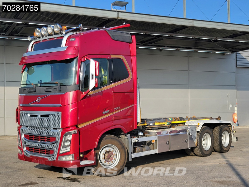 Volvo FH16 700 FH16 6X4 Full Air 20t Hook Xenon Euro 5 - Крюковой мультилифт: фото 2 Volvo FH16 700 FH16 6X4 Full Air 20t Hook Xenon Euro 5 - Крюковой мультилифт: фото 2