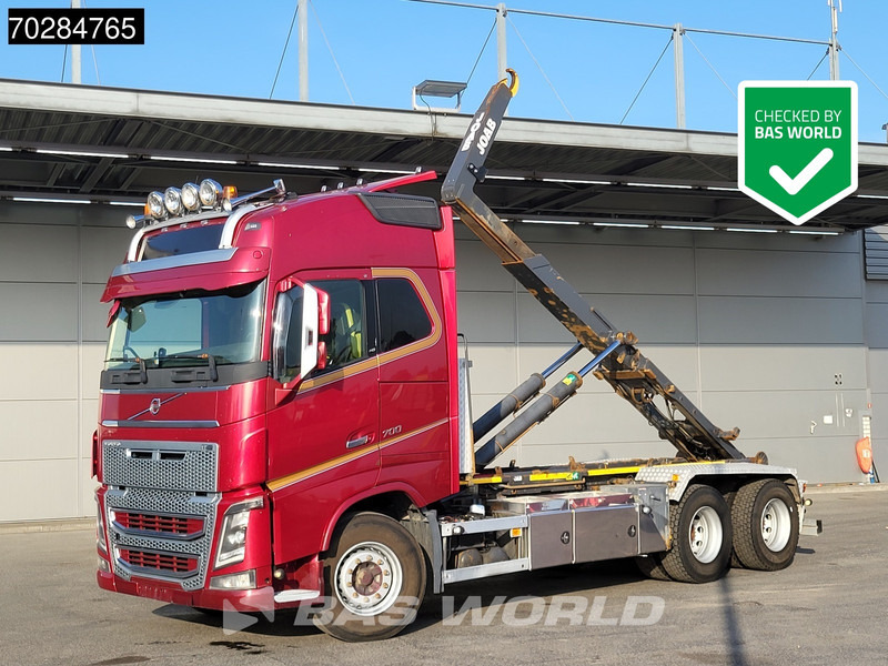 Volvo FH16 700 FH16 6X4 Full Air 20t Hook Xenon Euro 5 - Крюковой мультилифт: фото 1 Volvo FH16 700 FH16 6X4 Full Air 20t Hook Xenon Euro 5 - Крюковой мультилифт: фото 1