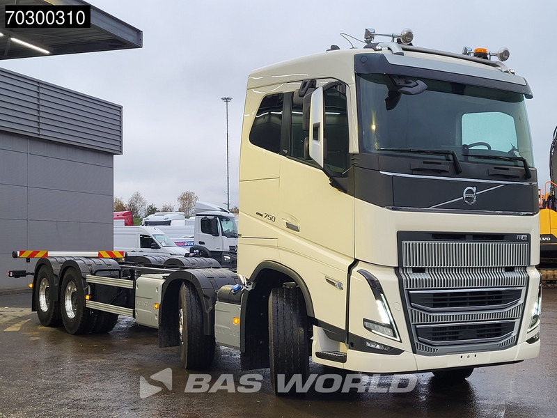 Volvo FH16 750 FH 8X4 NEW 8x4 chassis! Air suspension Big-Axle Automatic VEB+ Euro 6 - Грузовик-шасси: фото 3 Volvo FH16 750 FH 8X4 NEW 8x4 chassis! Air suspension Big-Axle Automatic VEB+ Euro 6 - Грузовик-шасси: фото 3