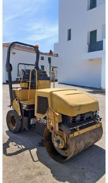 Caterpillar CB225D - Комбинированный каток: фото 1 Caterpillar CB225D - Комбинированный каток: фото 1