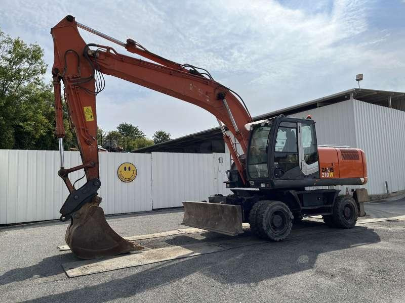Hitachi ZX210W-3 - Колёсный экскаватор: фото 3 Hitachi ZX210W-3 - Колёсный экскаватор: фото 3