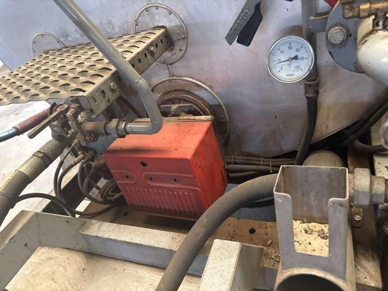 Mercedes 410 A EMULSION + TREMI GRAVILLON - Гудронатор: фото 5 Mercedes 410 A EMULSION + TREMI GRAVILLON - Гудронатор: фото 5