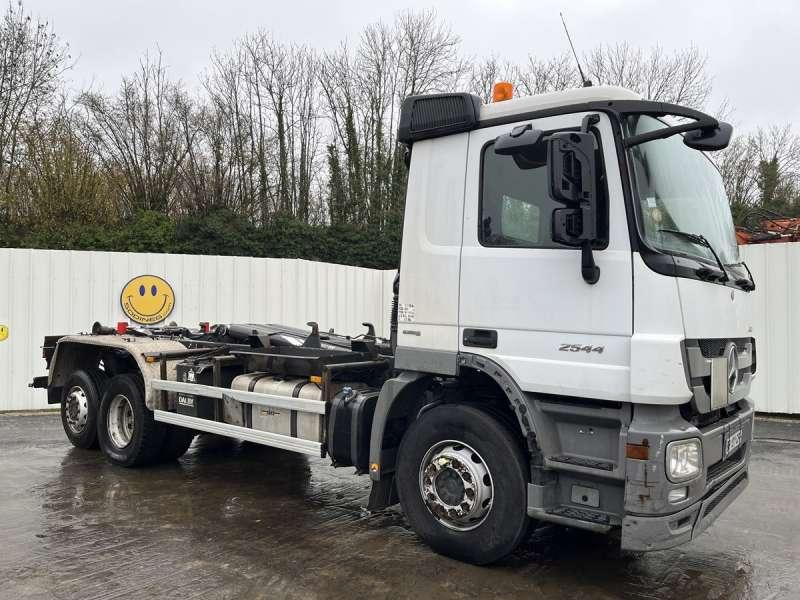 Mercedes ACTROS 2544 - Крюковой мультилифт: фото 1 Mercedes ACTROS 2544 - Крюковой мультилифт: фото 1