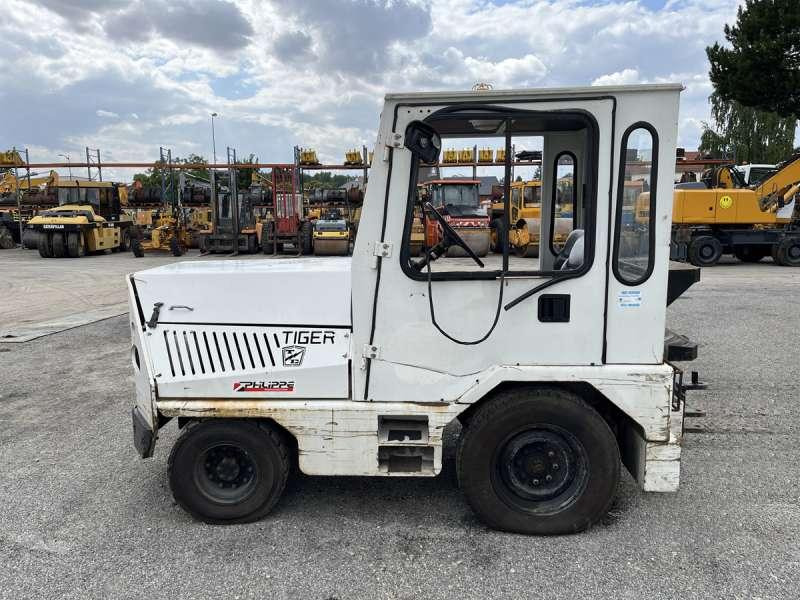 TAYLOR-DUNN TC-40 - Трактор: фото 4 TAYLOR-DUNN TC-40 - Трактор: фото 4