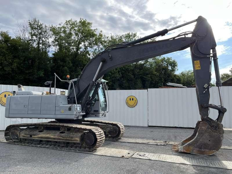 Volvo EC220DL - Гусеничный экскаватор: фото 1 Volvo EC220DL - Гусеничный экскаватор: фото 1