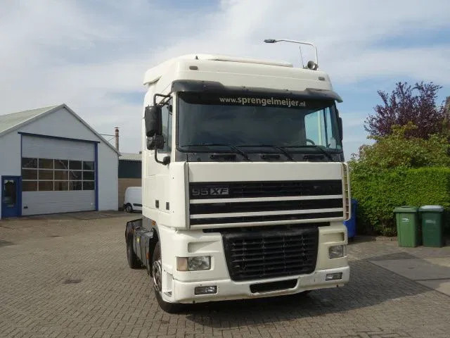 DAF XF 430 EURO3 MANAULE GEAR - Тягач: фото 1 DAF XF 430 EURO3 MANAULE GEAR - Тягач: фото 1