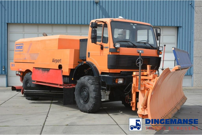 Mercedes-Benz SK 2031 4x4x4 Schmidt CJS9 airport sweeper snow plough - Снегоуборочная машина: фото 1 Mercedes-Benz SK 2031 4x4x4 Schmidt CJS9 airport sweeper snow plough - Снегоуборочная машина: фото 1