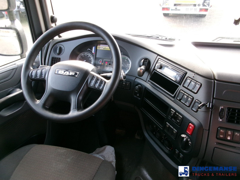 Фото интерьера 1: Тягач DAF XF 460 4x2 Euro 6 + Hydraulics