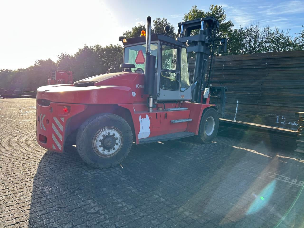 Kalmar DCE160-6 - Дизельный погрузчик: фото 3 Kalmar DCE160-6 - Дизельный погрузчик: фото 3