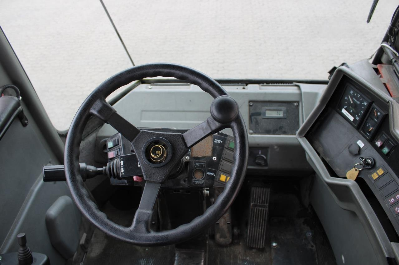Kalmar TRX242 - Терминальный тягач: фото 4 Kalmar TRX242 - Терминальный тягач: фото 4