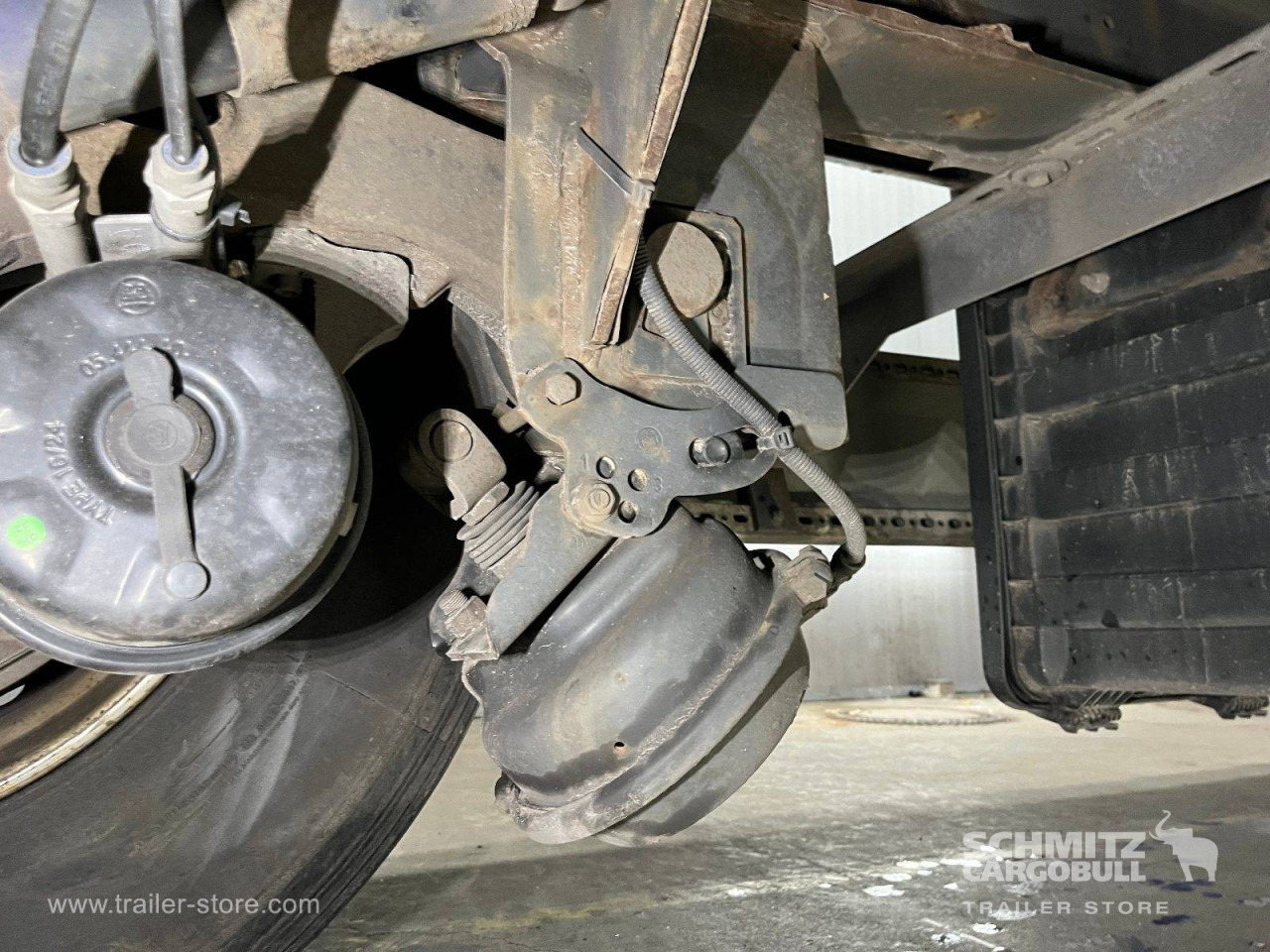 KRONE Auflieger Curtainsider Standard Forklift holder - Тентованный полуприцеп: фото 3 KRONE Auflieger Curtainsider Standard Forklift holder - Тентованный полуприцеп: фото 3