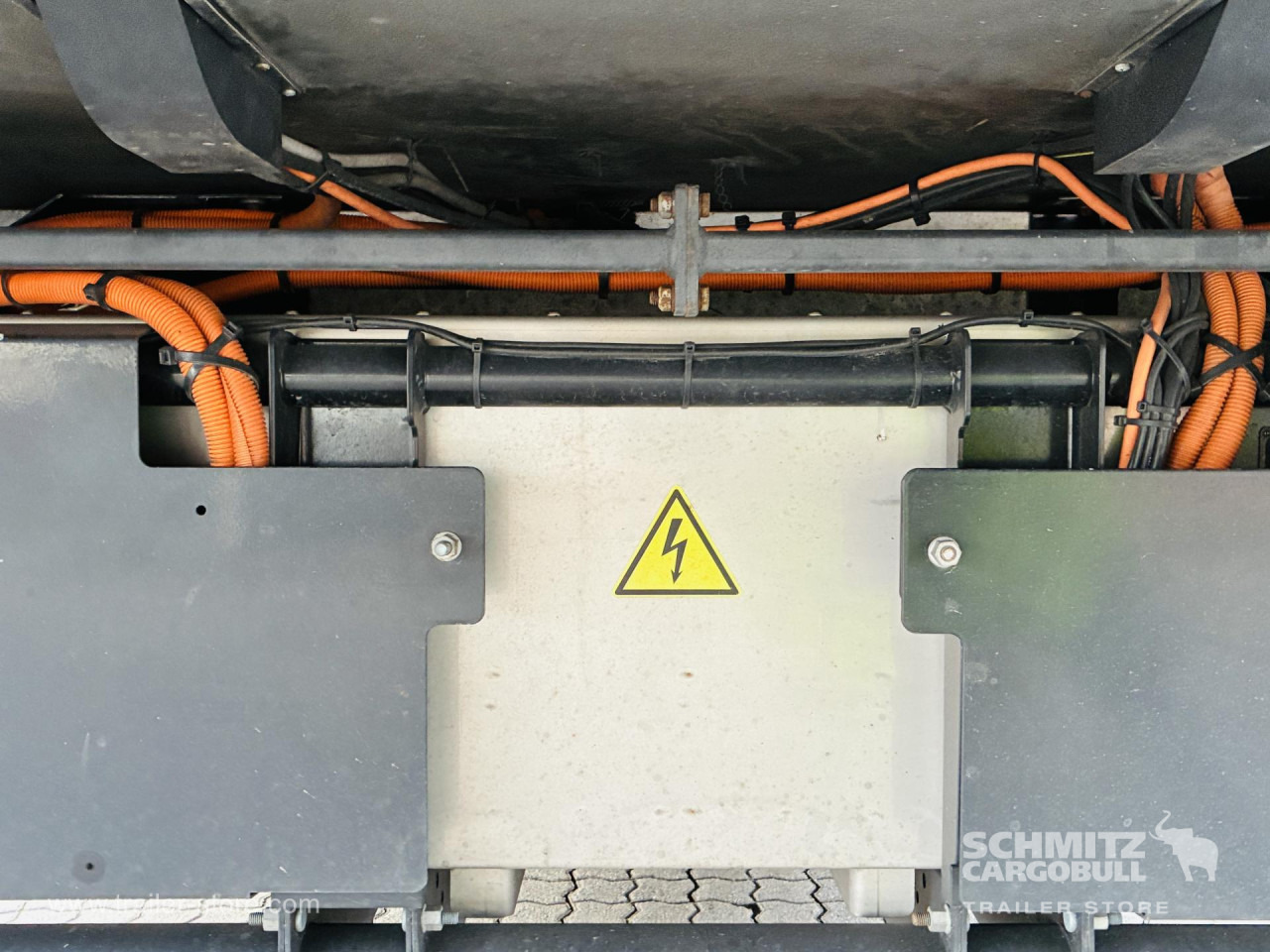 SCHMITZ Auflieger Tiefkühler Multitemp Taillift - Изотермический полуприцеп: фото 2 SCHMITZ Auflieger Tiefkühler Multitemp Taillift - Изотермический полуприцеп: фото 2