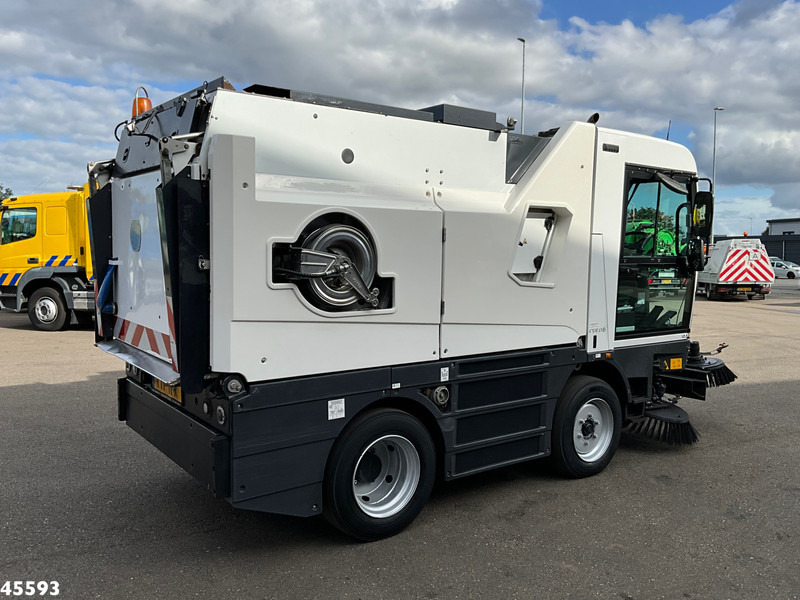 Schmidt Compact 400 Euro 6 with 3-rd brush - Подметально-уборочная машина: фото 4 Schmidt Compact 400 Euro 6 with 3-rd brush - Подметально-уборочная машина: фото 4