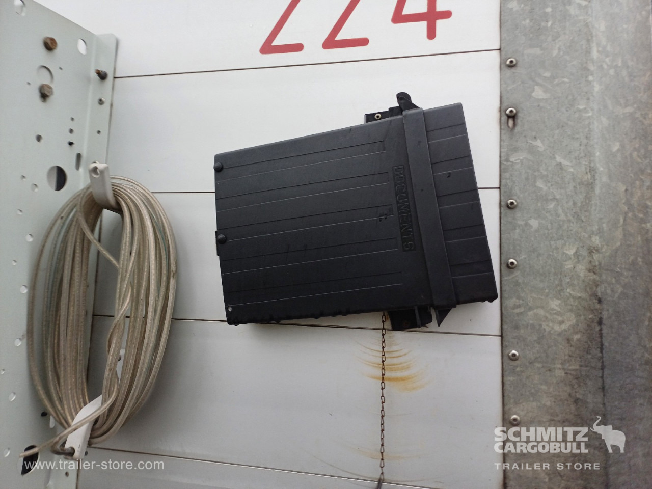 SCHMITZ Auflieger Curtainsider Standard Forklift holder - Тентованный полуприцеп: фото 3 SCHMITZ Auflieger Curtainsider Standard Forklift holder - Тентованный полуприцеп: фото 3