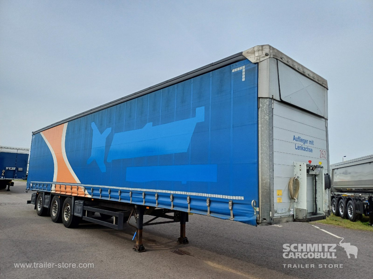 SCHMITZ Auflieger Curtainsider Standard Forklift holder - Тентованный полуприцеп: фото 1 SCHMITZ Auflieger Curtainsider Standard Forklift holder - Тентованный полуприцеп: фото 1