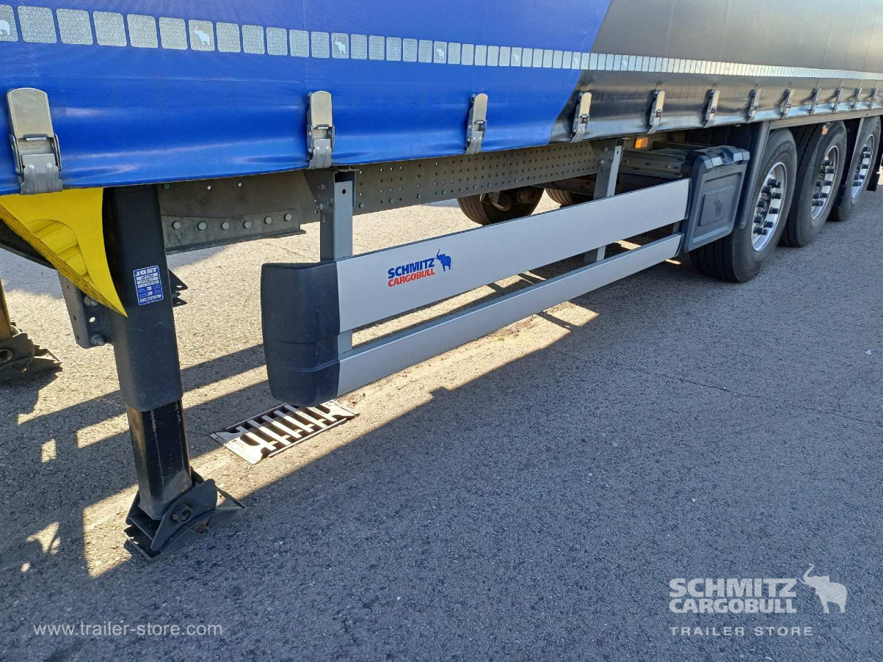 SCHMITZ Auflieger Curtainsider Standard - Тентованный полуприцеп: фото 4 SCHMITZ Auflieger Curtainsider Standard - Тентованный полуприцеп: фото 4