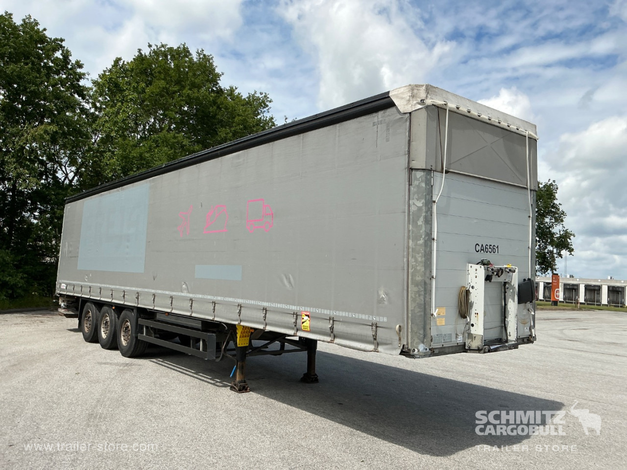 SCHMITZ Curtainsider Standard Taillift - Тентованный полуприцеп: фото 1 SCHMITZ Curtainsider Standard Taillift - Тентованный полуприцеп: фото 1