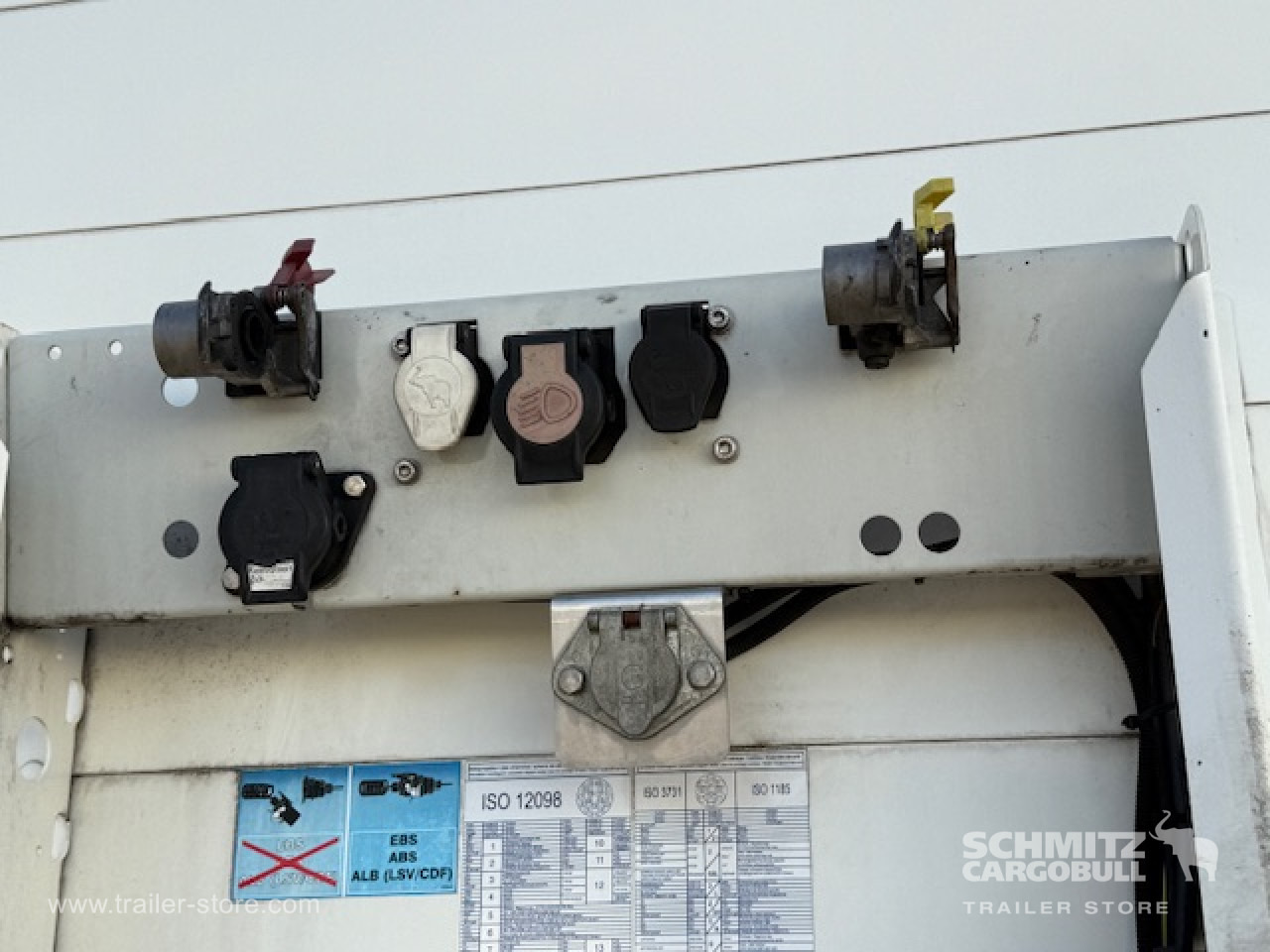 SCHMITZ Oplegger Kasten Standard Taillift - Полуприцеп-фургон: фото 3 SCHMITZ Oplegger Kasten Standard Taillift - Полуприцеп-фургон: фото 3