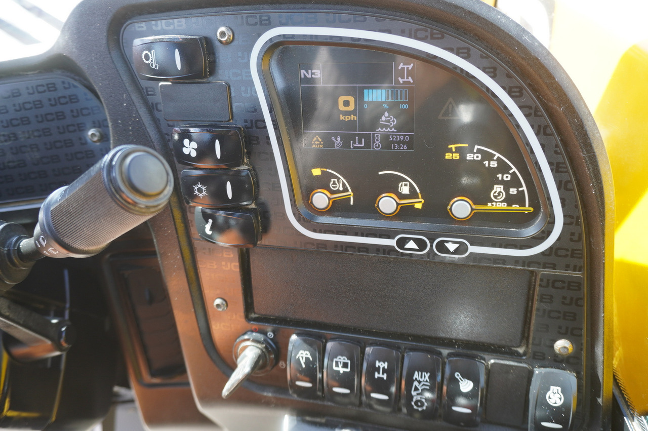 Телескопический фронтальный погрузчик JCB 526-56 AGRI Plus / 5.6 m telescopic loader / joystick: фото 27