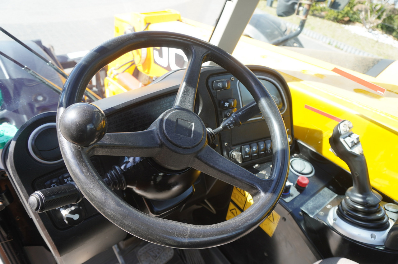 Телескопический фронтальный погрузчик JCB 526-56 AGRI Plus / 5.6 m telescopic loader / joystick: фото 30