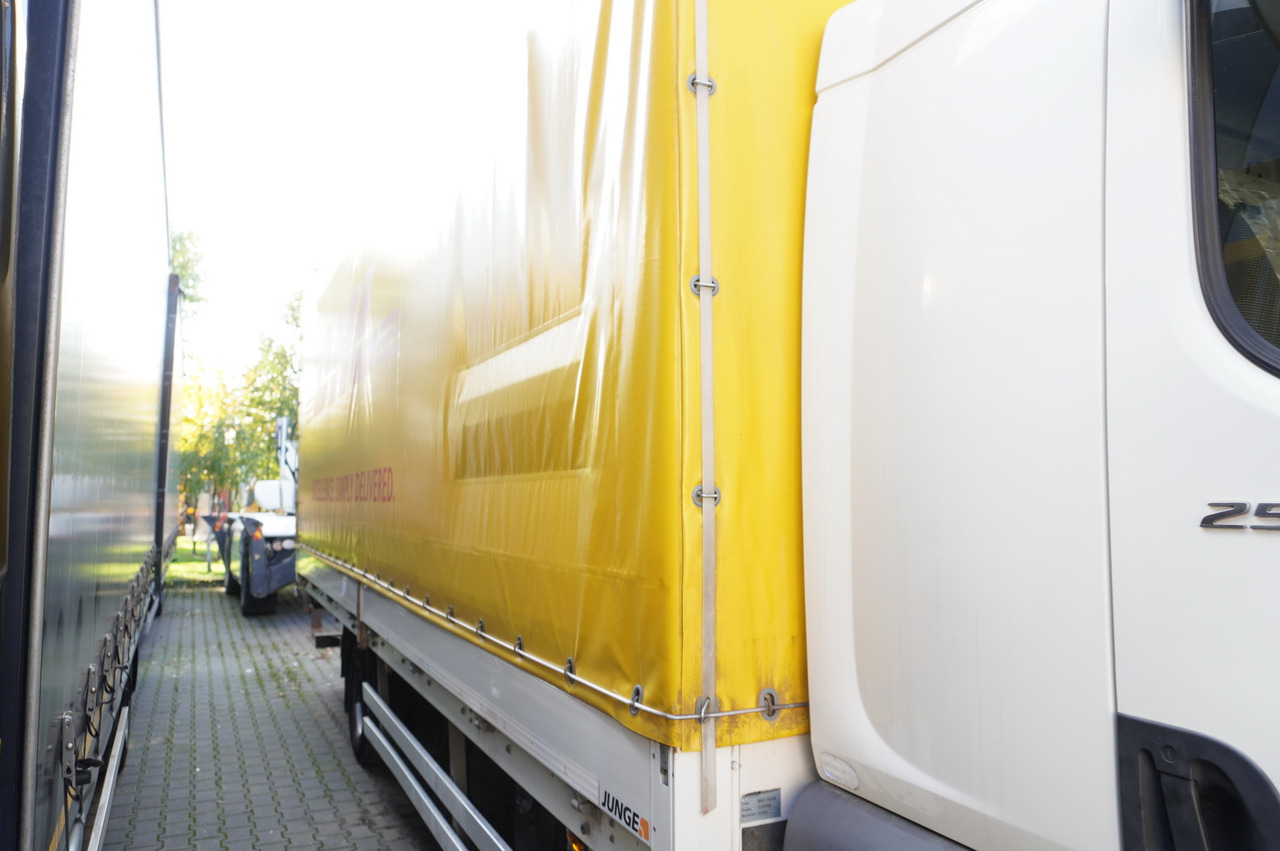 JUNGE Body Tarpaulin JUNGE / 18 Europallets / 2015 - Тентованный кузов: фото 4 JUNGE Body Tarpaulin JUNGE / 18 Europallets / 2015 - Тентованный кузов: фото 4