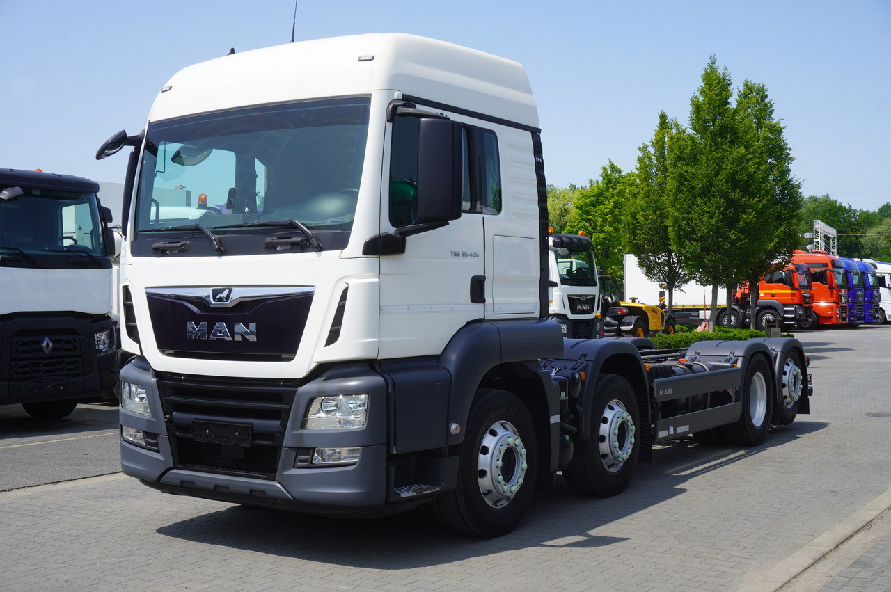 MAN TGS 35.420 8x2 / Chassis 6.4 m / 3 steered axles - Автоманипулятор: фото 2 MAN TGS 35.420 8x2 / Chassis 6.4 m / 3 steered axles - Автоманипулятор: фото 2